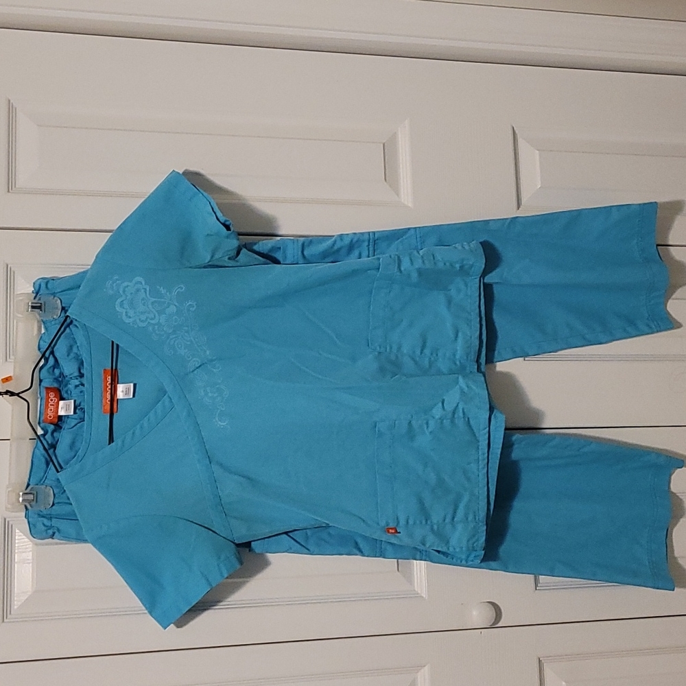 Scrub set